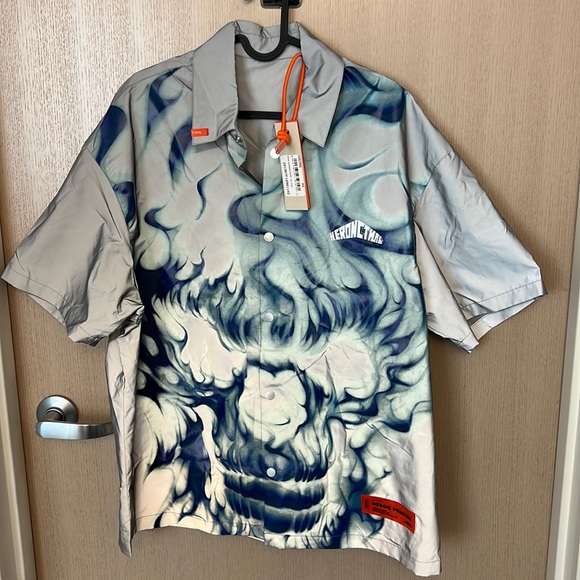 Heron Preston Other - HERON PRESTON
Silver Skull Reflex Short Sleeve Shirt
Size XS